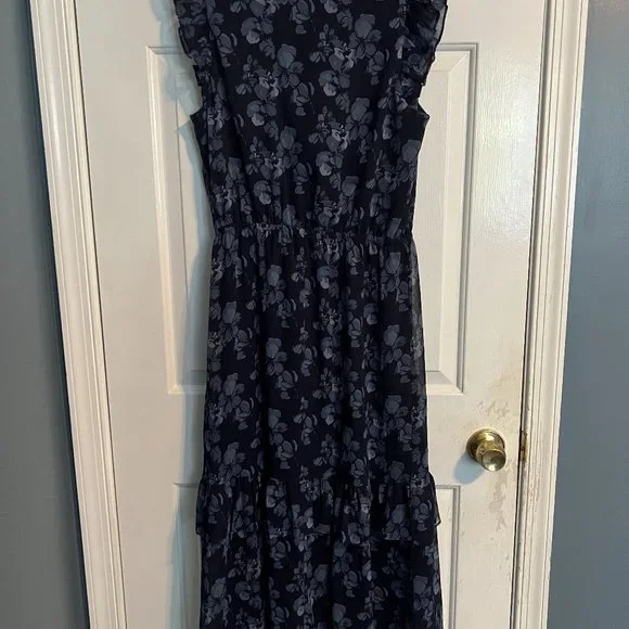 Banana Republic Midi-Dress. Navy Blue Floral print. Cap Sleeves. Tiered … - Picture 3 of 5